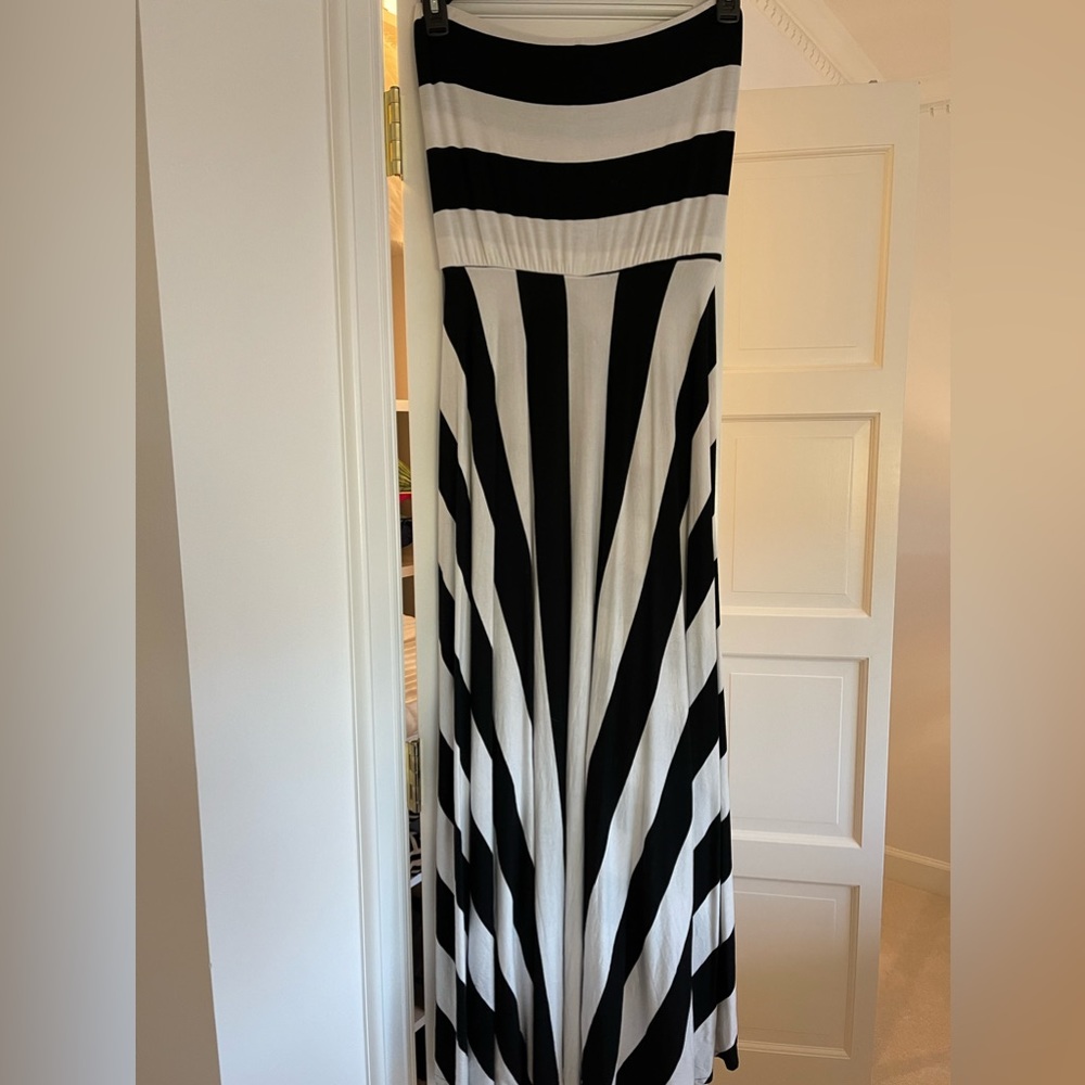 Strapless pull on maxi dress - this is drama!! This is a fabulous dress ON!